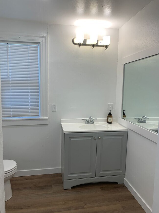 Foto del edificio - Charming 3-Bedroom Home for Rent