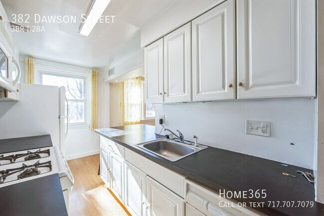 Building Photo - Discover Your New Home in the Heart of Phi...
