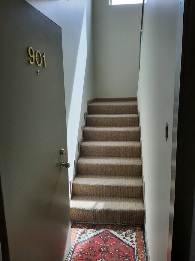 Photo du bâtiment - 715 15 Av SW