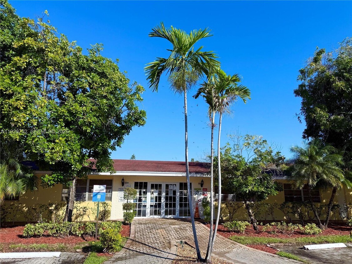 Foto principal - 2820 NE 201st Terrace