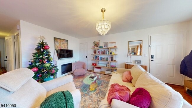 Building Photo - 121 3rd St