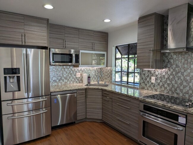 Building Photo - 217 Ada Ave