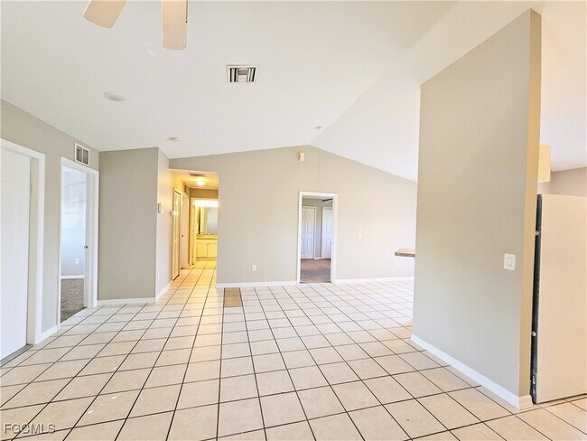 Building Photo - 721 Hightower Ave S