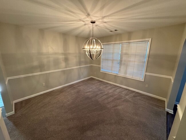 Building Photo - Beautiful 4 bed 3 Bath Home in Heart of Gr...