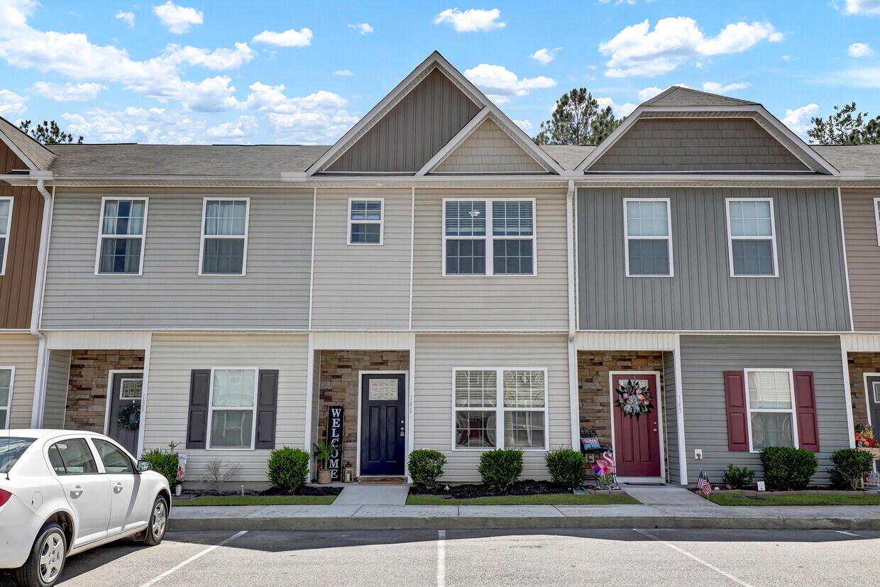 Foto principal - 141 Beacon Woods Dr