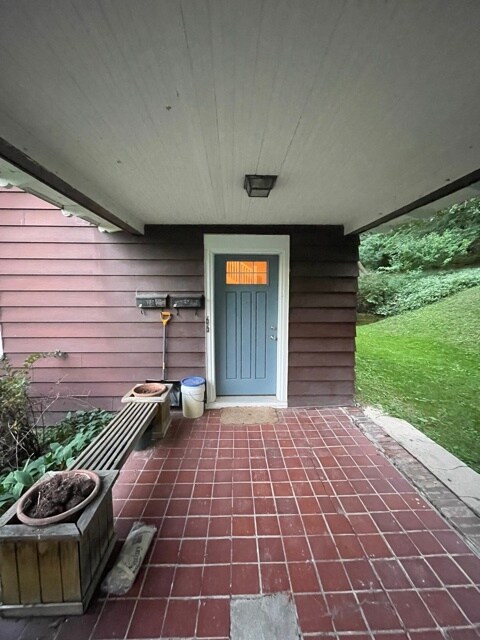 Puerta principal - 415 Erie St
