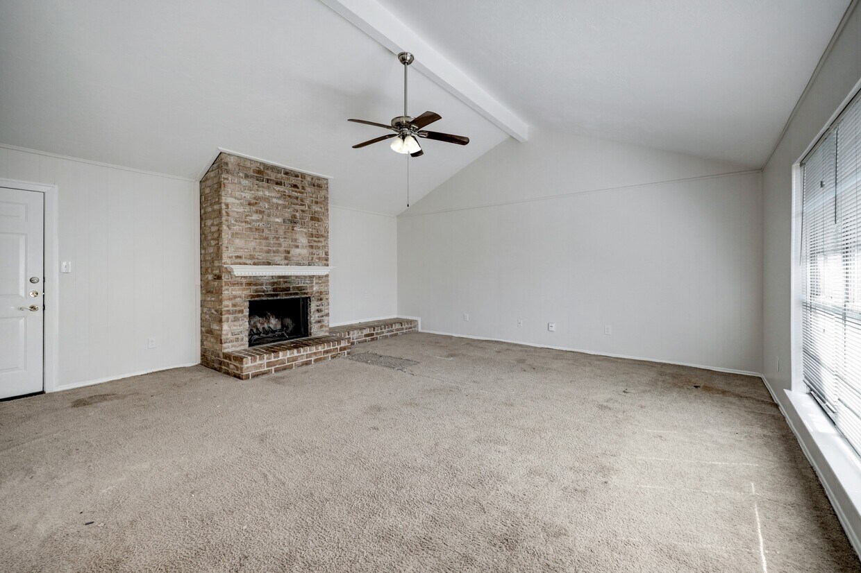 Primary Photo - 11331 Rousseau Dr