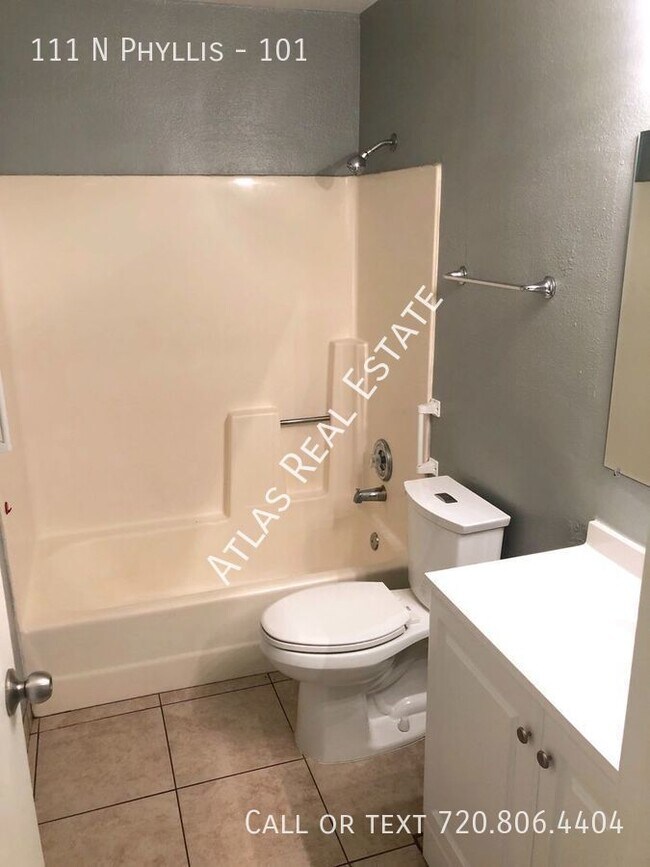 Building Photo - ***One Month Free***2 Bedroom 1 Bath close...