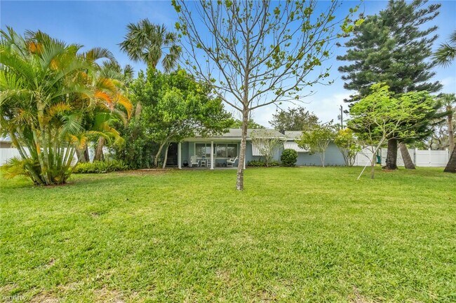 Building Photo - 3 br, 2 bath House - 300 R Herring Street