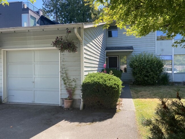 3bd/1.5ba Seattle Home - 3bd/1.5ba Seattle Home