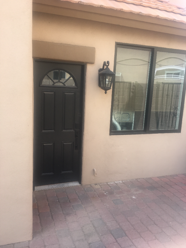 Foto del edificio - 2045 W Riverside St