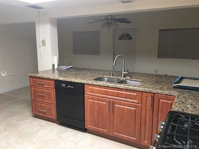 Foto del edificio - 6341 SW 35th Ct