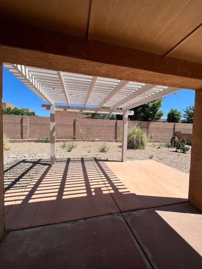 Foto del edificio - 4 br, 2 bath House - 1020 Via Chamisa NE