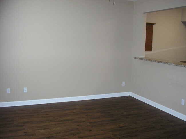 Building Photo - 208 Moss Creek Ave