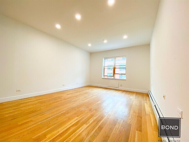 Foto del edificio - 234 E 3rd St