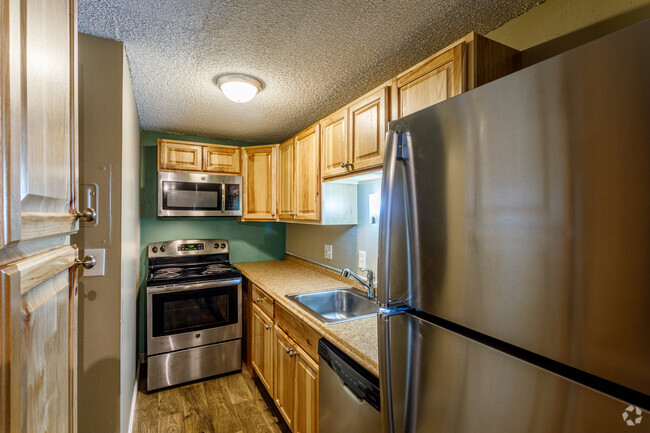 2BR, 2BA - 825 SF - Fox Hill Apartments