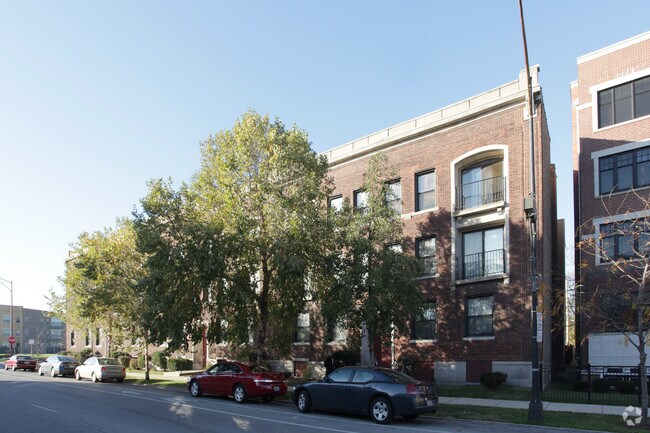 544-554 E Oakwood Blvd - 19 Units /// Bronzeville