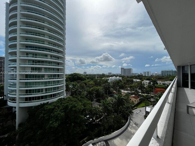 Foto del edificio - 1627 Brickell Ave