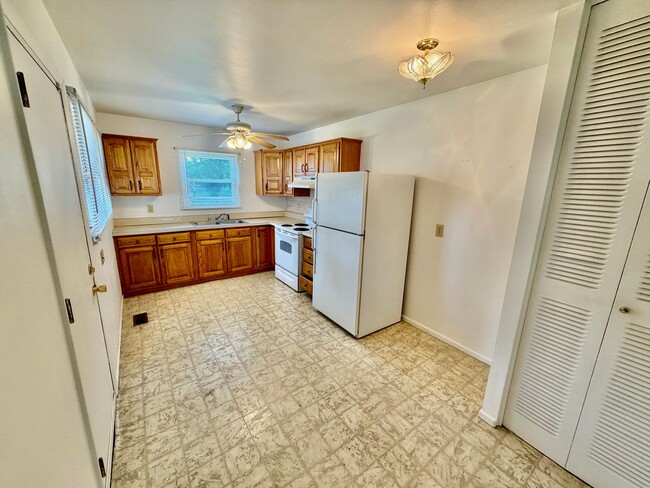 Building Photo - 3 Bedroom 1 Bathroom - Pictures Coming Soon!