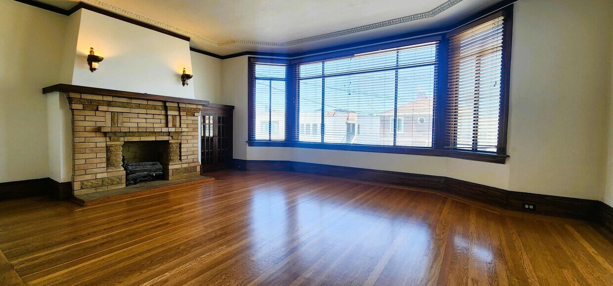 Primary Photo - Great Central Sunset Home for Rent
