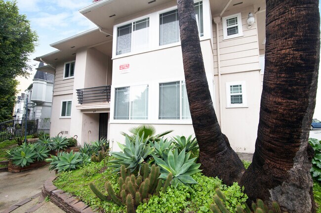 Building Photo - 823 S Serrano Ave
