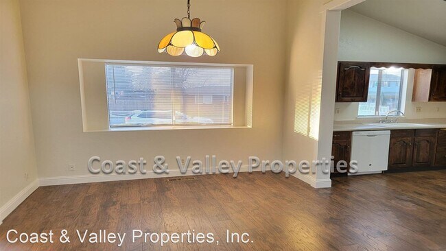 Building Photo - 3 br, 2 bath House - 230 Beverly Dr.