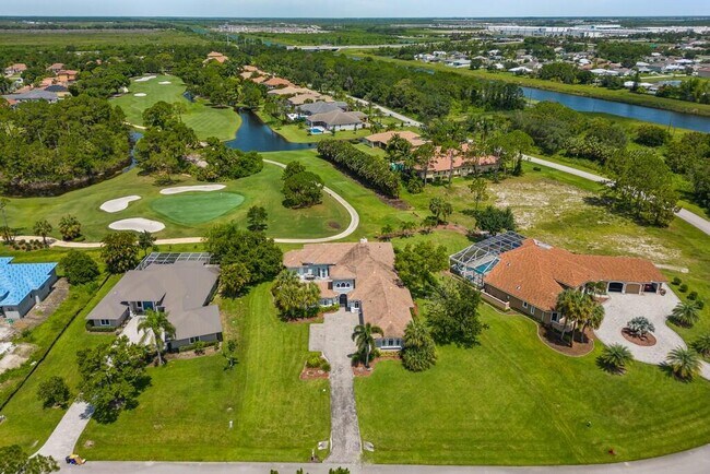Foto del edificio - 872 SW Squire Johns Ln