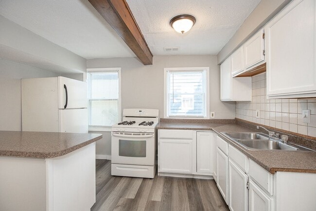 Building Photo - 7415 Elton Ave