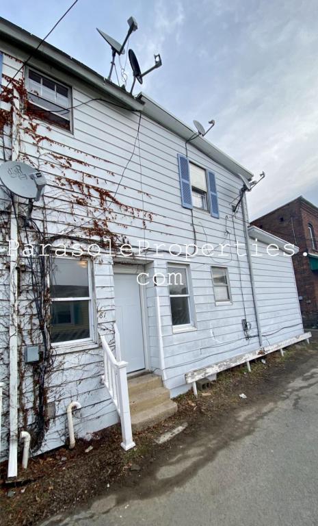 Foto del edificio - 148 Barney St. Apt 1-C