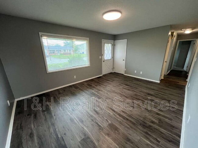 Building Photo - 2101 Mohr Dr