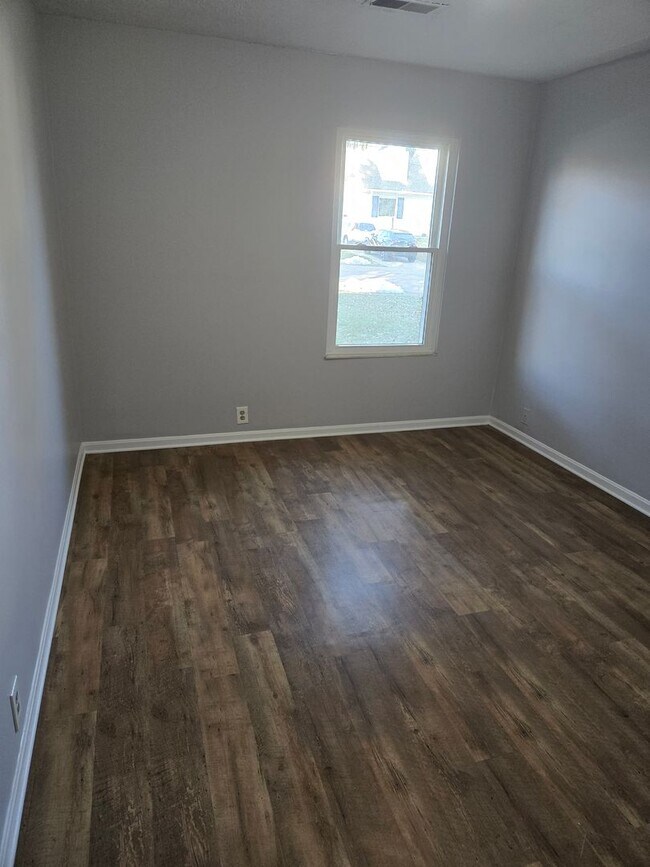 Building Photo - 4175 Webster Ave