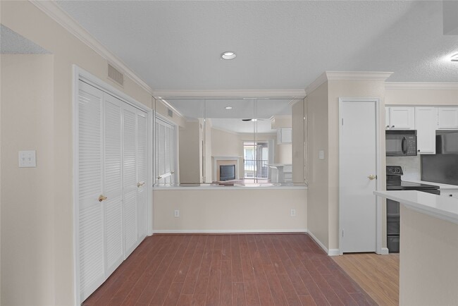 Building Photo - 2120 El Paseo St