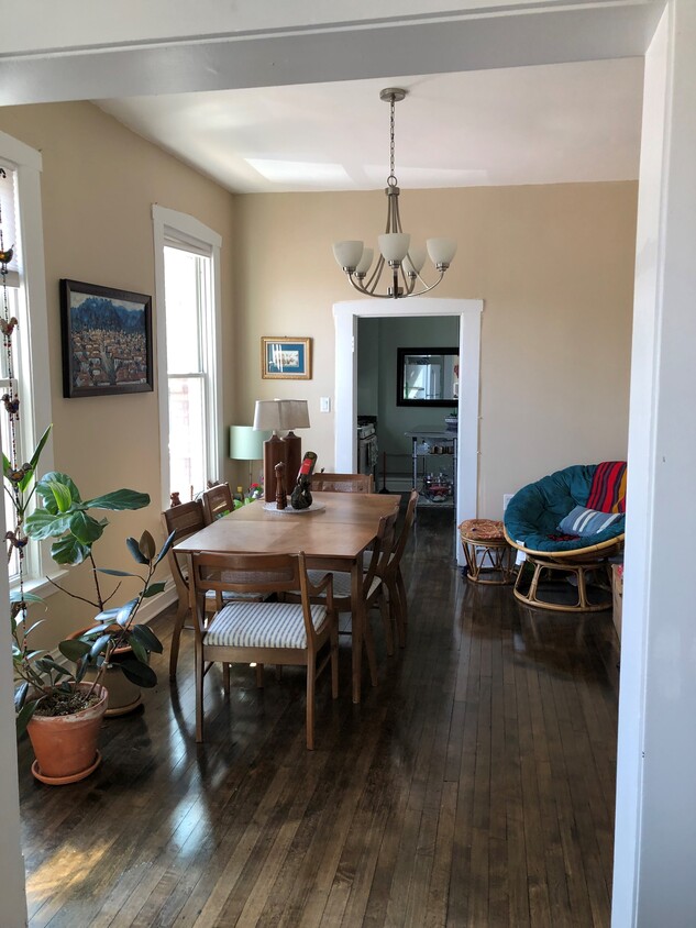 Foto principal - 2404 W Augusta Blvd