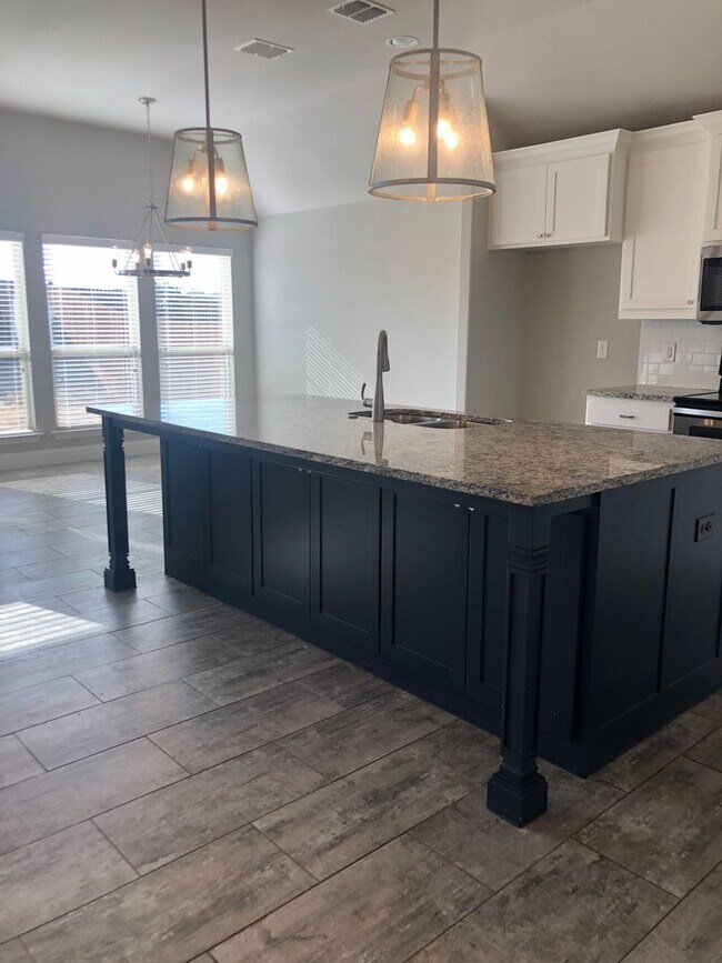 Building Photo - 4 Bdrm/2Bath in the Heart of Weatherford!