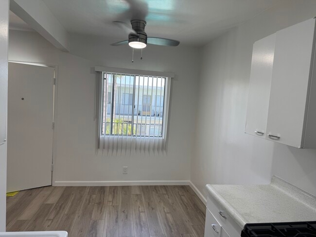 Foto del edificio - 820 S Rosemead Blvd