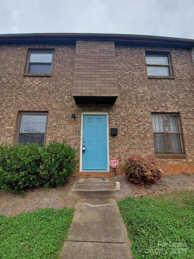Building Photo - 309 Cemetery St