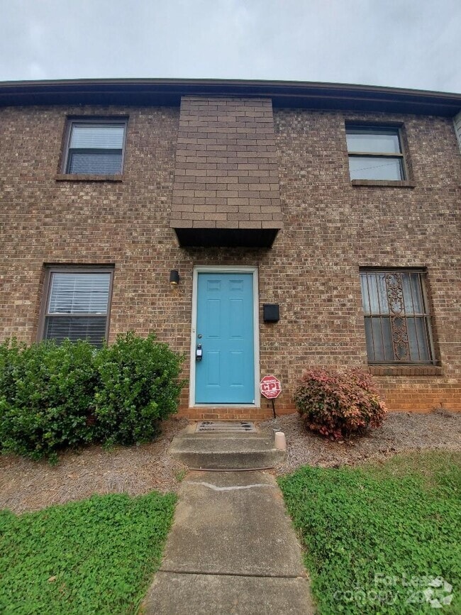 Building Photo - 309 Cemetery St