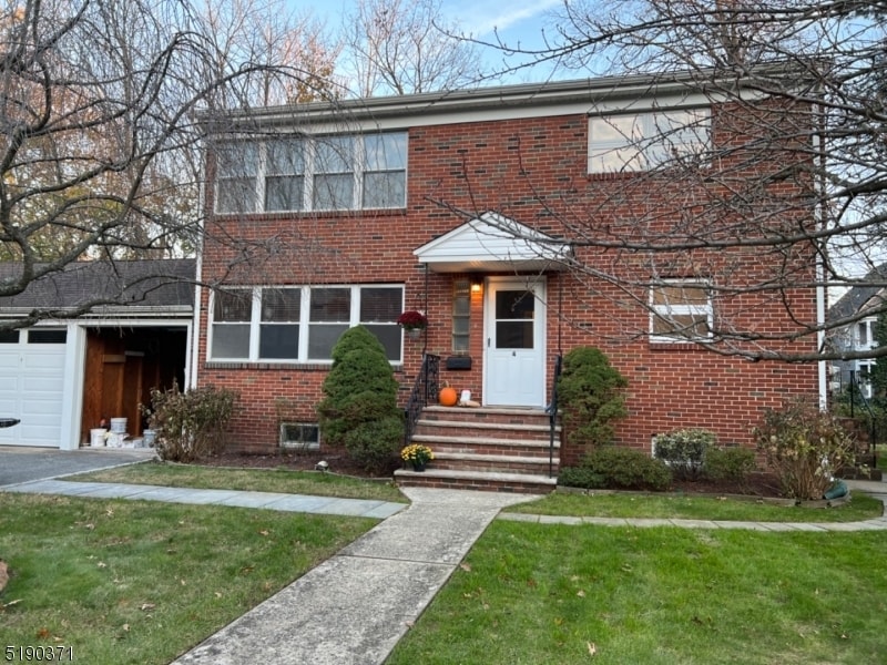 Primary Photo - 4 Laurel Pl