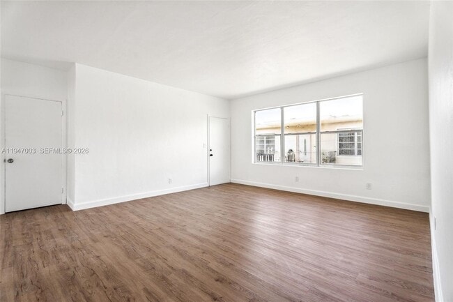 Building Photo - 825 85th St