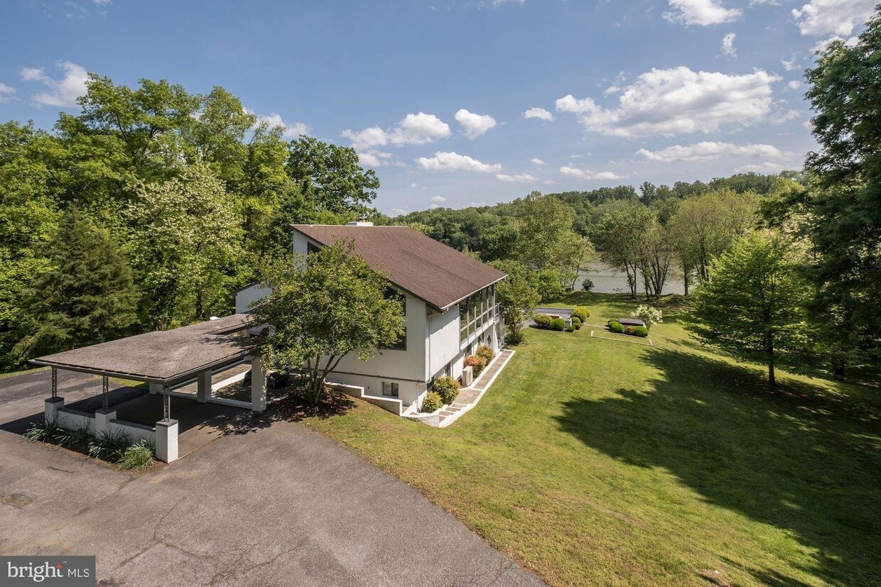 Primary Photo - 1312 Swan Harbour Rd