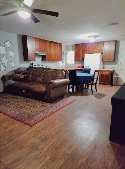 Foto del edificio - 25032 Thrushwood Ln