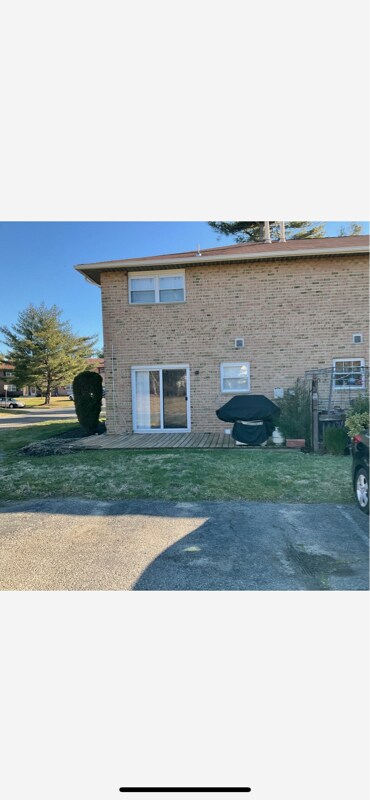 Foto del edificio - 48 Eaves Mill Rd