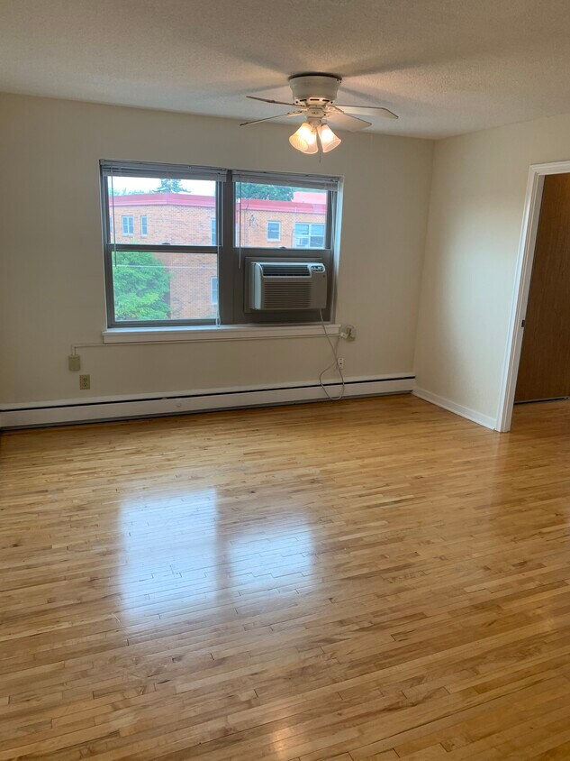 Foto principal - 869 Saint Paul Ave