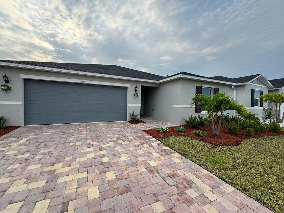 Foto principal - 7319 34th Ct E
