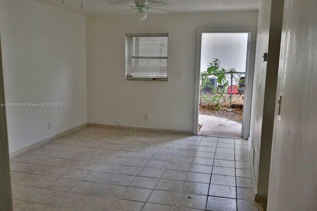 Foto del edificio - 3500 Riverside Dr