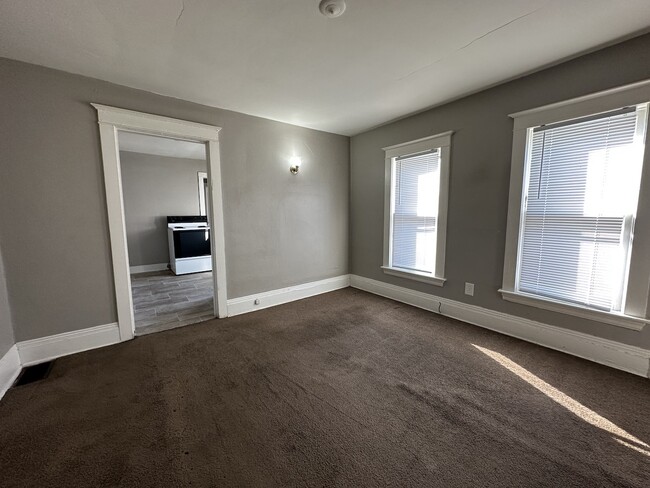 Foto del edificio - 1803 Portage St