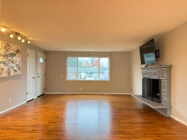 Foto del edificio - CLICK "REQUEST A TOUR" NOW!