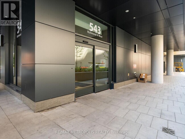 Photo du bâtiment - 543-543 Richmond St W