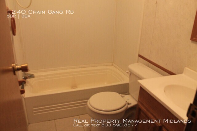 Building Photo - Looking in Eastover? Look no further!