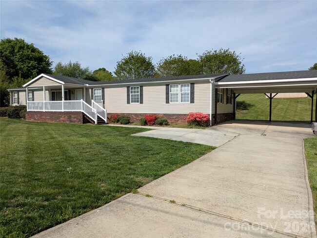 Foto del edificio - 338 Weathers Creek Rd